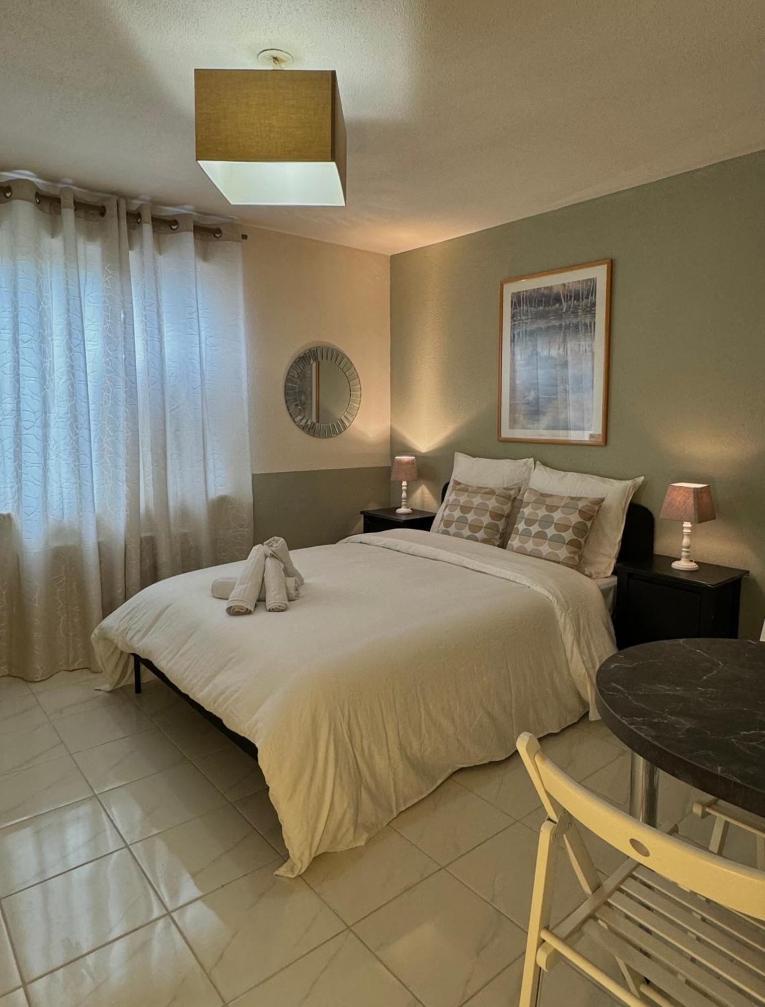 Parlement 5 Min Appartement *